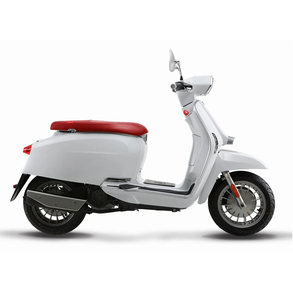Lambretta V50 Scooter - Image 2